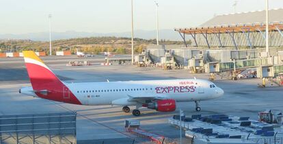 Uno de los aviones de Iberia Express en Madrid-Barajas.