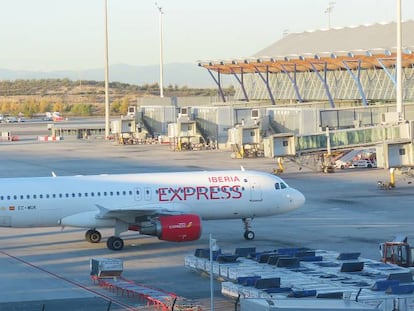 Uno de los aviones de Iberia Express en Madrid-Barajas.