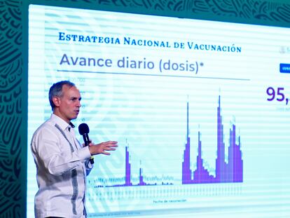 El subsecretario de Salud, Hugo López-Gatell, durante una rueda de prensa en el Palacio Nacional.