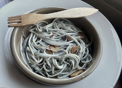 Un plato de angulas del restaurante La Huertona, en Ribadesella.