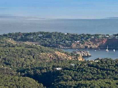 Paisaje visto desde lo alto de Sa Talaia, el punto más alto de Ibiza.