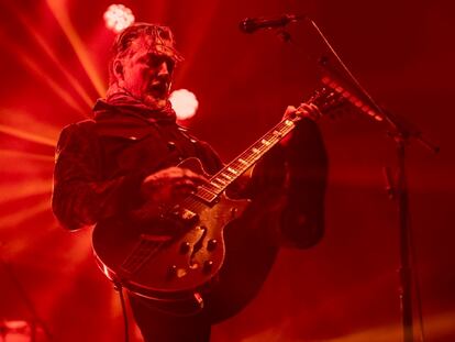 Josh Homme, líder de Queens of Stone Age, en su concierto en el Azkena Rock Festival de Vitoria.