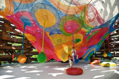 La obra 'Woods of Net' ('Bosques de redes'), de Toshiko Horiuchi, en el museo al aire libre de Hakone, en Japón.