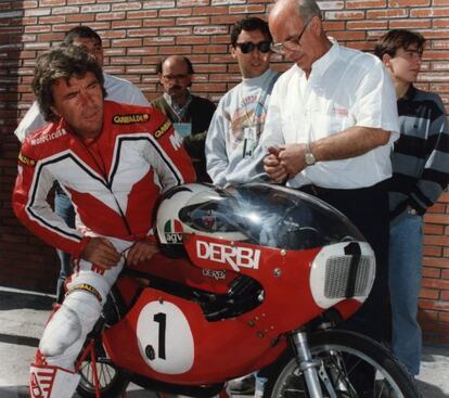 Spanish world champion Ángel Nieto back in the day with a "red bullet".