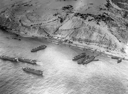 Desembarco de las tropas españolas en Alhucemas el 8 de septiembre de 1925. La imagen fue tomada por el Servicio Aéreo Español.