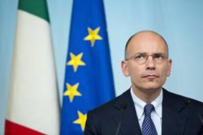 El primer ministro italiano, Enrico Letta, ofrece hoy una rueda de prensa en el palacio Chigi, en Roma (Italia).