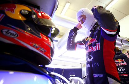 Daniil Kvyat, piloto de Red Bull, se prepara para salir a pista.