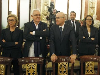 Rosa D&iacute;ez (UPyD), Cayo Lara (IU), Josep Antoni Duran i Lleida (CiU), Soraya Rodr&iacute;guez (PSOE) y Alfonso Alonso (PP), en la capilla ardiente.