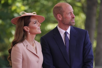 El príncipe Guillermo de Gales y su esposa, Kate, princesa de Gales.