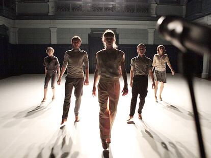 Escenas de 'Interior Drama', de <i>2: Dialogue with Lucinda </i>coreografía de Nicole Beutler, y de <i>Kolbebasar,</i> de Ángels Margarit.