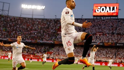 En-Nesyri celebra el primer gol del Sevilla ante el Manchester United