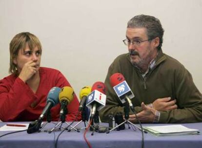 Ainhoa Etxiade y Adolfo Muñoz, en la rueda de prensa de ayer en Bilbao.