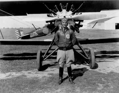 O 45º batalhão de infantaria e o 55º. esquadrão de caça (na foto) do Exército dos Estados Unidos ostentavam a suástica em suas fardas em 1930. As insígnias foram retiradas quando o regime nazista as adotou como símbolo nacional.
