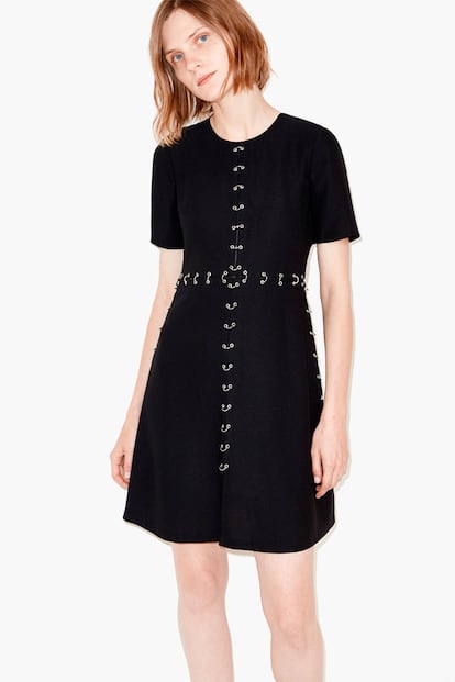 Una forma sencilla de actualizar un clásico LBD. Palabra de The Kooples (132 euros).