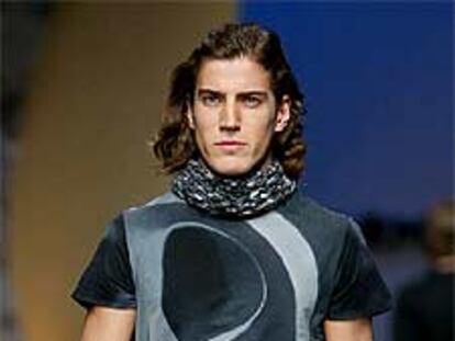 Desfile de Armand Basi en París para otoño-invierno 2004.