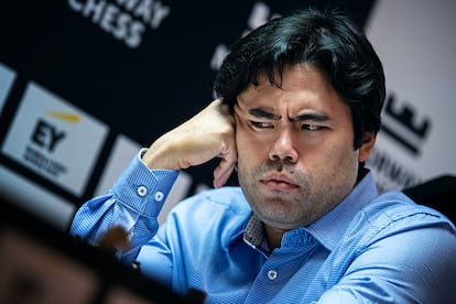 Hikaru Nakamura, en un momento de la partida con Liren Ding