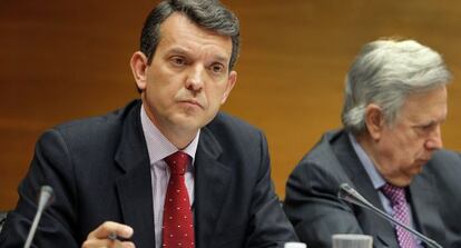 Jorge Vela, director del Instituto Valenciano de Finanzas, en la comisión de las Cortes.