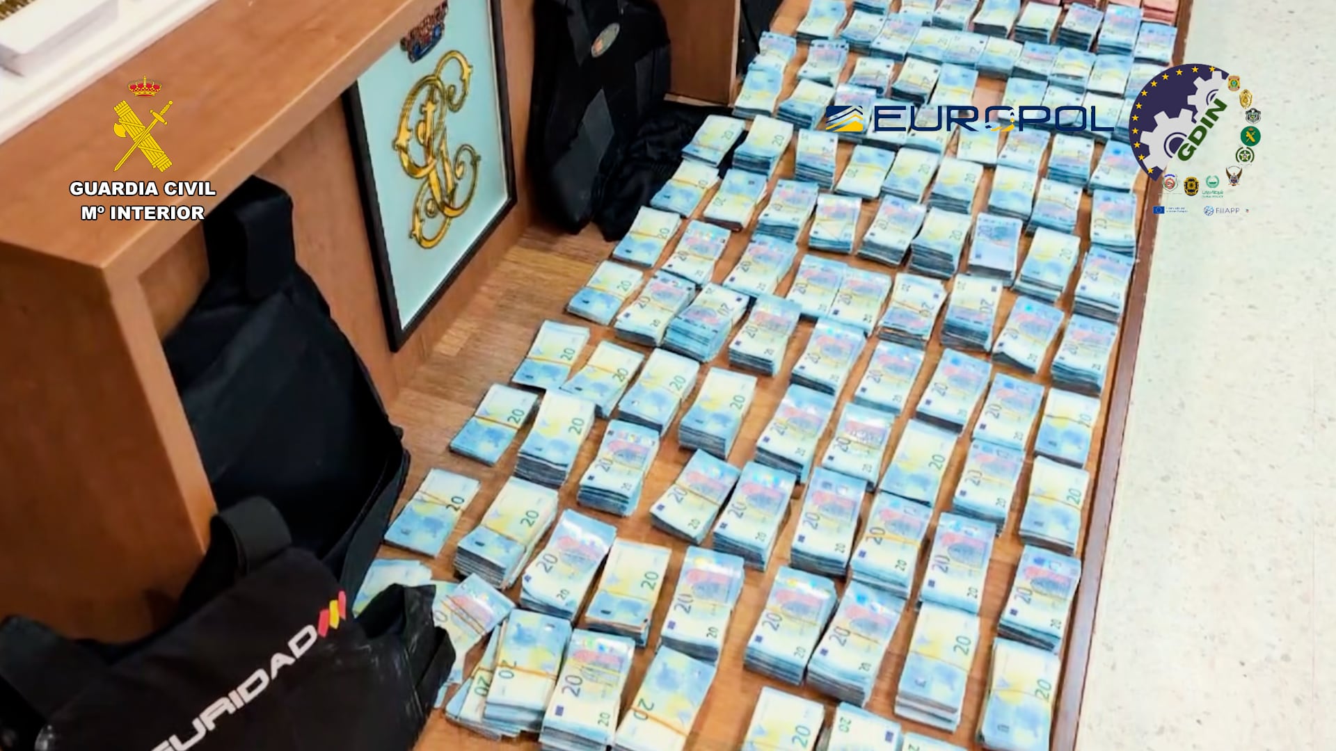 Dinero incautado tras la detención de un grupo criminal en Málaga