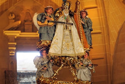 Presentación de la segunda parte del Misteri conocida como la Festa ayer en Elche. Momento de la coronación de la virgen.