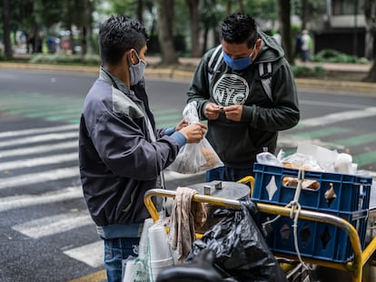 Un vendedor ambulante de tamales en Ciudad de México, el 20 de agosto de 2020.