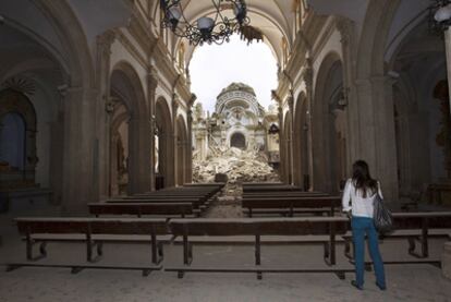 Interior de la iglesia de Santiago, con el crucero hundido.