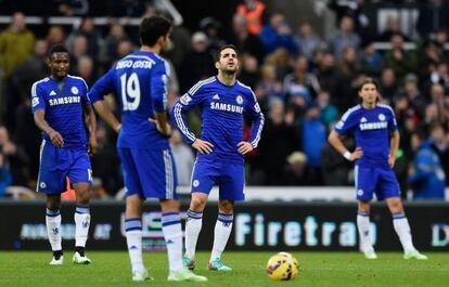 Cesc, abans de treure la falta del gol de Drogba.