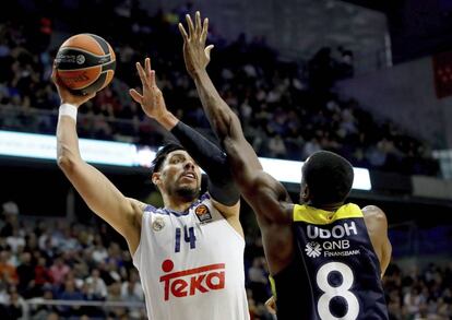 Ay&oacute;n lanza ante Udoh