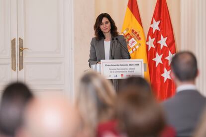 La presidenta de Madrid, Isabel Daz Ayuso, firma este martes con CC OO, UGT, CSIF y CSIT-Unin Profesional el convenio del personal laboral y funcionarios de la regin 2025-28.