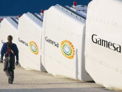 &#039;Nacelles&#039; o g&oacute;ndolas de aerogeneradores de Gamesa.