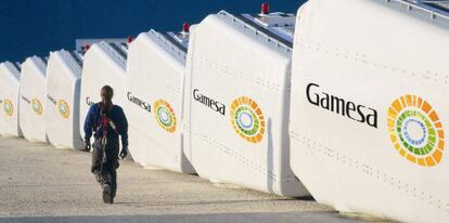 &#039;Nacelles&#039; o g&oacute;ndolas de aerogeneradores de Gamesa.