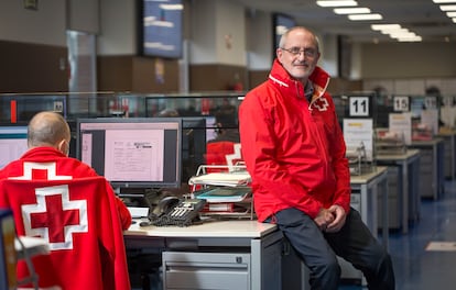 Toni Bruel, coordinador general de Cruz Roja Española, este miércoles en la sala de operaciones de la sede de la entidad en Madrid.