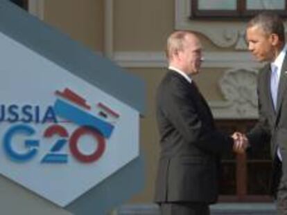 En la imagen, el presidente ruso, Vladimir Putin (izda), saludando a su homólogo estadounidense, Barack Obama (dcha), a su llegada a la cumbre del G20 en San Petersburgo (Rusia).