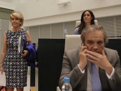 Aguirre, Villacís y Carmona al comienzo del pleno del Ayuntamiento.