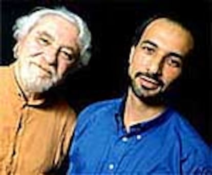 Darius Shayegan (izquierda) y Tariq Ramadan posan tras haber mantenido el diálogo