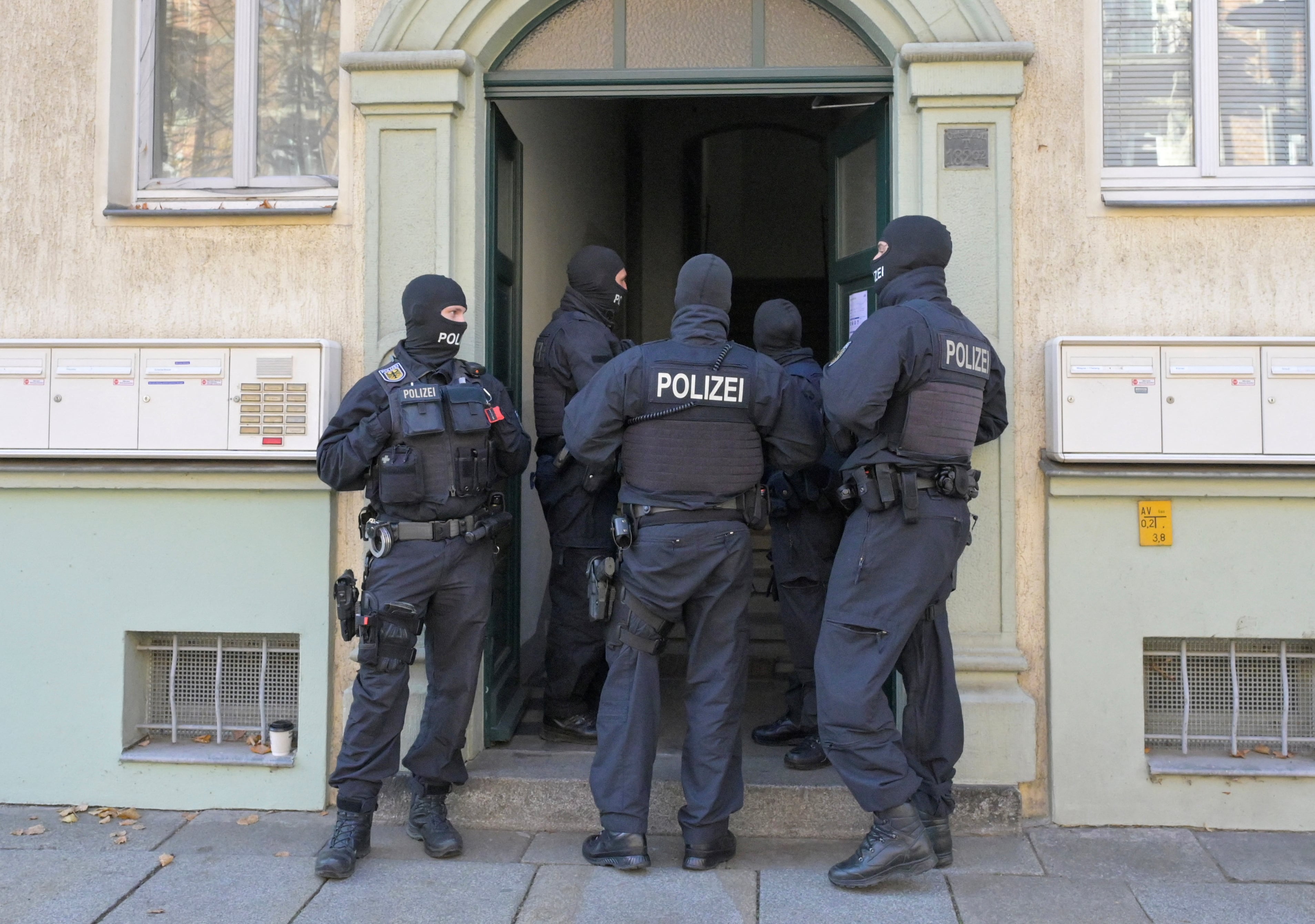 Detenidos ocho presuntos terroristas de un grupo neonazi por planear un golpe de Estado en el este de Alemania