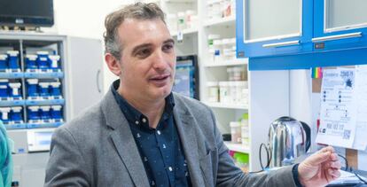 Asier Zubillaga, director general de Farmadosis, en una farmacia en Madrid.