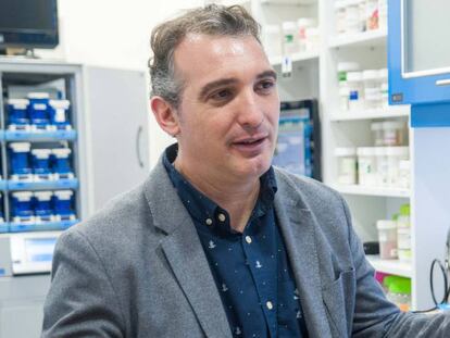Asier Zubillaga, director general de Farmadosis, en una farmacia en Madrid.