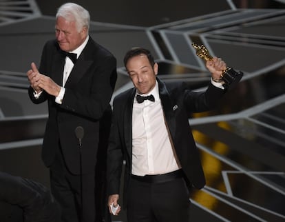 James R. Swartz comemora o Oscar de Melhor Documentário por Ícaro.