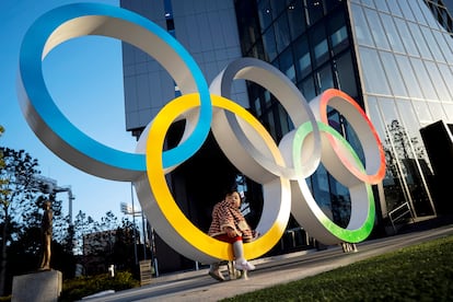 A child poses for photographs with the Olympic rings in front of the Japan Olympic Museum in Tokyo , Japan, February 17, 2020. REUTERS/Athit Perawongmetha