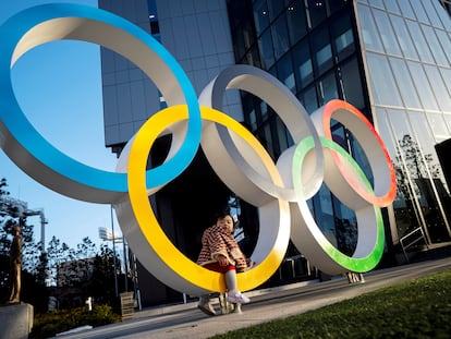 A child poses for photographs with the Olympic rings in front of the Japan Olympic Museum in Tokyo , Japan, February 17, 2020. REUTERS/Athit Perawongmetha