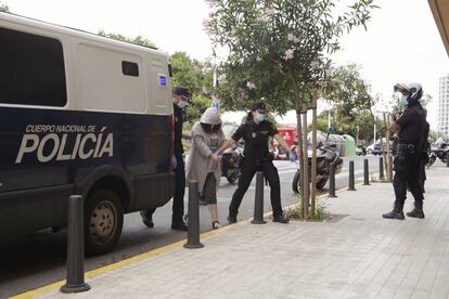 La mujer detenida este martes como principal sospechosa del asesinato de su marido discapacitado en Godelleta (Valencia).