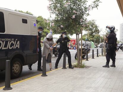 La mujer detenida este martes como principal sospechosa del asesinato de su marido discapacitado en Godelleta (Valencia).