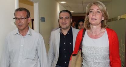 Francisco Salido (izq) y la alcaldesa en una foto de 2012.