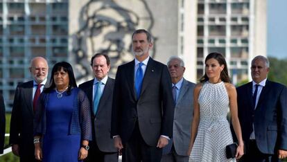 El rey Felipe VI y la reina Letizia en la plaza de la Revolución de La Habana. 