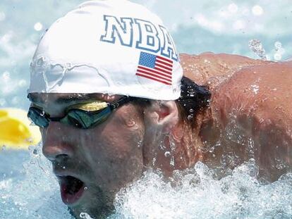 Michael Phelps durante os 100 metros borboleta no Arena Grand Prix.