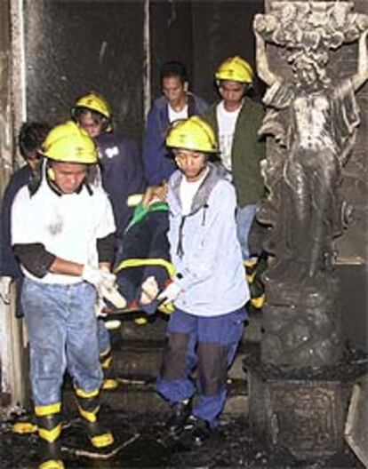 <b><font size="2">Al menos 70 muertos en el incendio de un hotel en Filipinas</b></font><br>