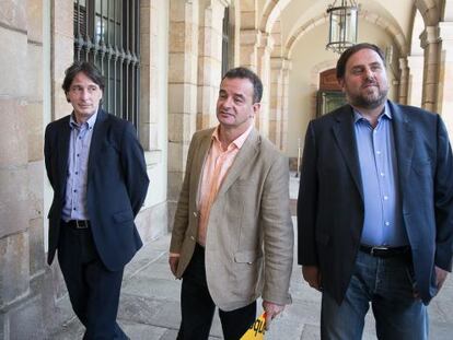 D'esquerra a dreta, Jordi Portabella, Alfred Bosch i Oriol Junqueras, ahir al Parlament.