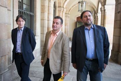 D'esquerra a dreta, Jordi Portabella, Alfred Bosch i Oriol Junqueras, ahir al Parlament.