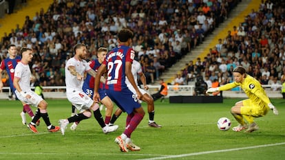 La acción del gol en propia puerta de Sergio Ramos.