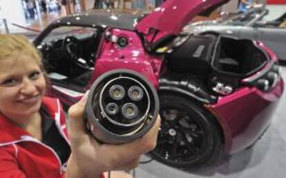 El fabricante estadounidense, nombrado en honor del inventor de origen serbio Nikola Tesla, produce en la actualidad tres vehículos: Modelo S, Modelo X y Roadster. EFE/Archivo